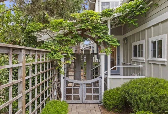 494 Grove Acre Avenue, Pacific Grove, California 93950