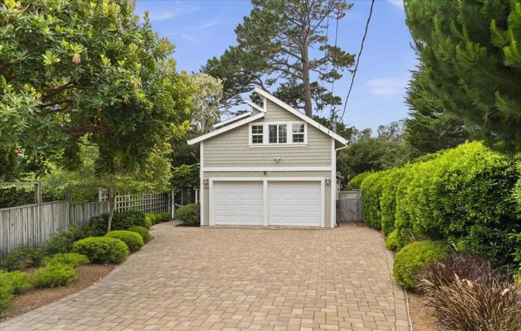 494 Grove Acre Avenue, Pacific Grove, California 93950