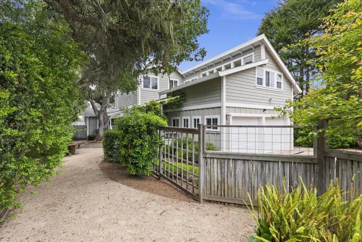 494 Grove Acre Avenue, Pacific Grove, California 93950