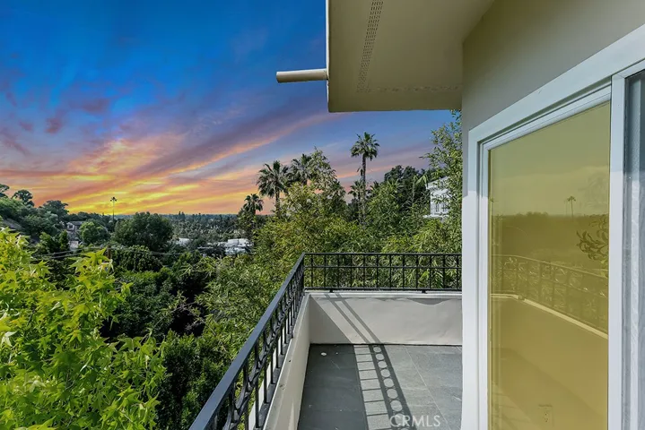 Natural light throughout