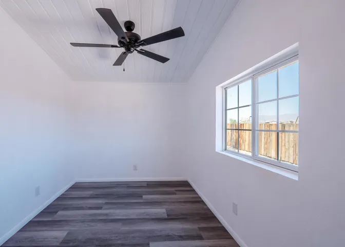 2327 BRENTWOOD AVE THERMAL 39
