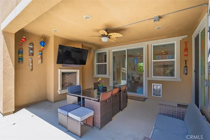 California Room - Outdoor fireplace
