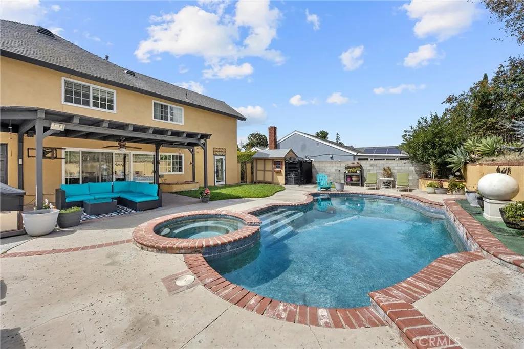 backyard/pool area