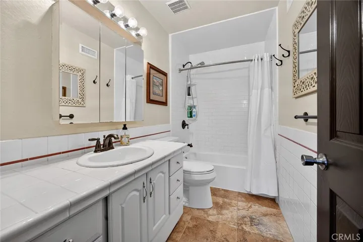 Upstairs full bathroom