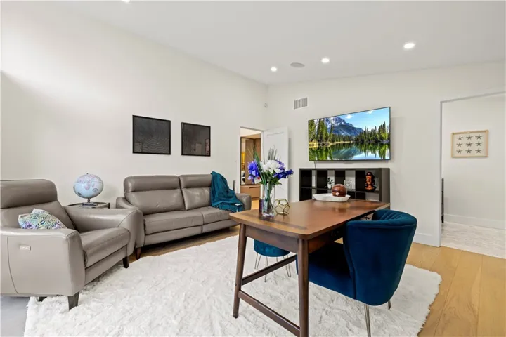 22263 Flanco, Woodland Hills, California 91364