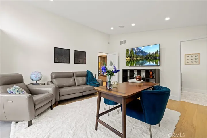 22263 Flanco, Woodland Hills, California 91364