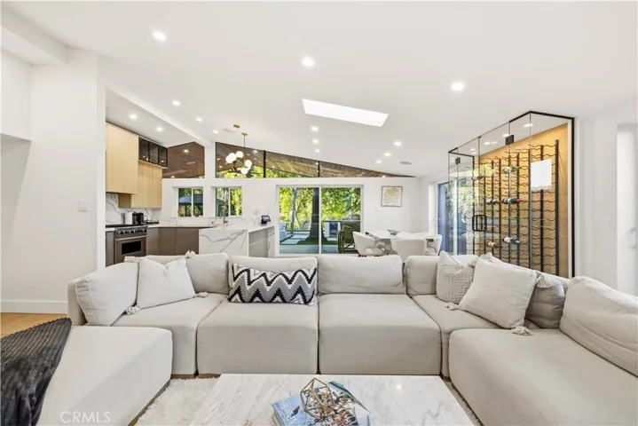 22263 Flanco, Woodland Hills, California 91364