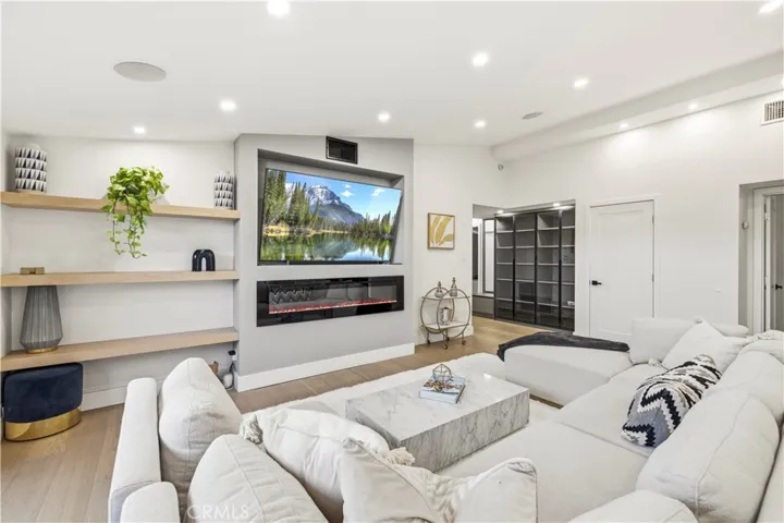 22263 Flanco, Woodland Hills, California 91364