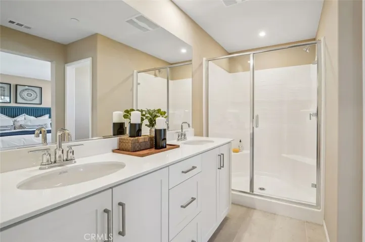 MODEL HOME