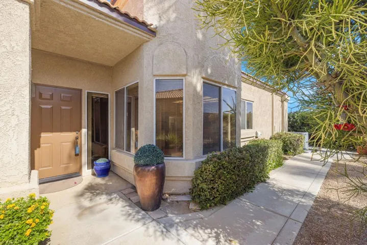 EXTERIOR  FRONYENTRY