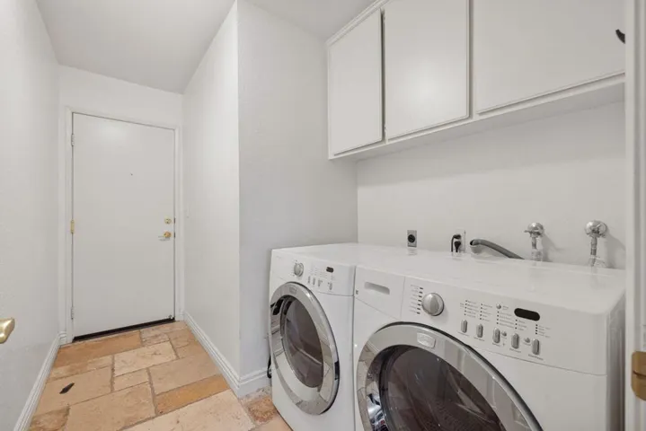 LAUNDRY INCLUDED!
