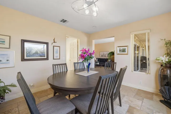 SEPARATE DINING ROOM