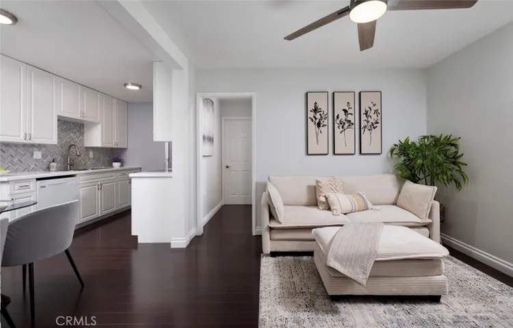 1000 W Macarthur Boulevard 11, Santa Ana, California 92707