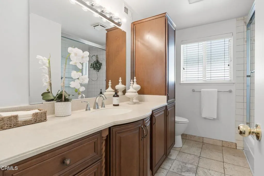 Full Bathroom with Bathtub