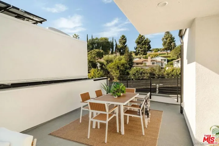 3851 N Riley Lane, Los Angeles, California 90065