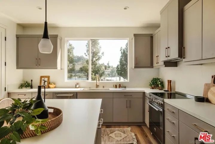 3851 N Riley Lane, Los Angeles, California 90065