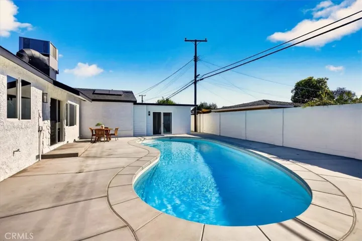 11131 Ticonderoga, Los Alamitos, California 90720