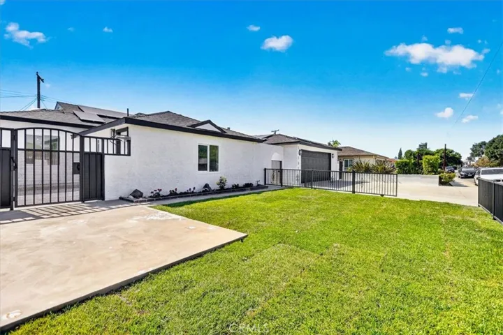 11131 Ticonderoga, Los Alamitos, California 90720