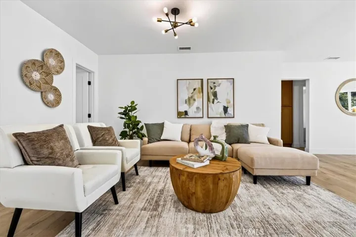 11131 Ticonderoga, Los Alamitos, California 90720