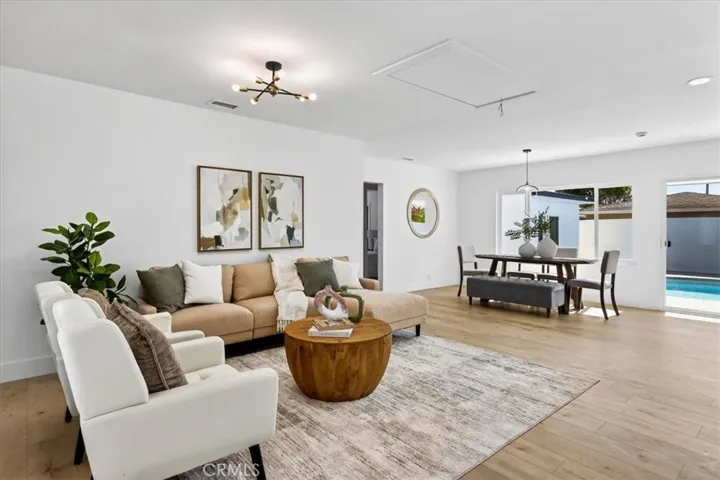 11131 Ticonderoga, Los Alamitos, California 90720