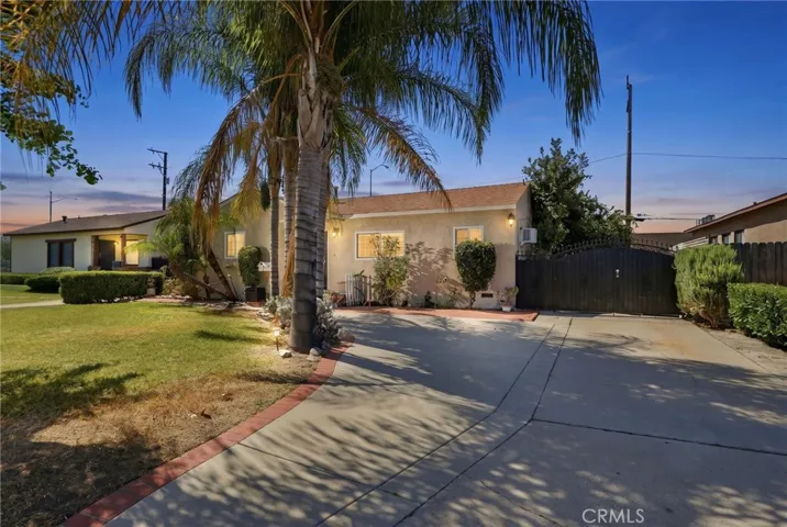 Extra-long driveway + great curb appeal = the perfect first impression.
