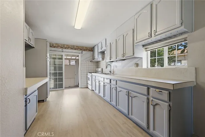 Well-Maintained Kitchen with Ample Storage