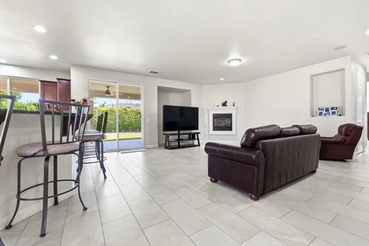 07-Living Room