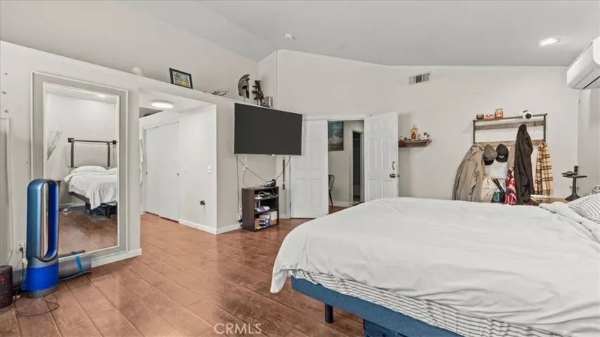 Master bedrooom