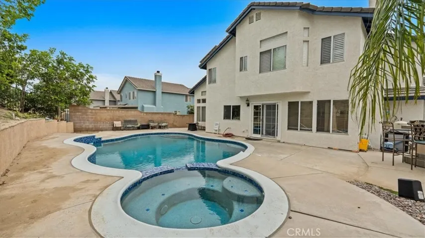 Concrete around entire pool for easy maintenance