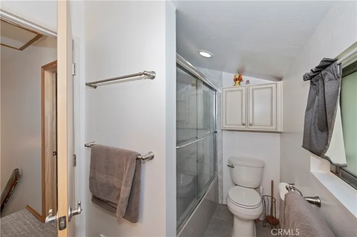 Top Level Full Bathroom With Soaking Tub