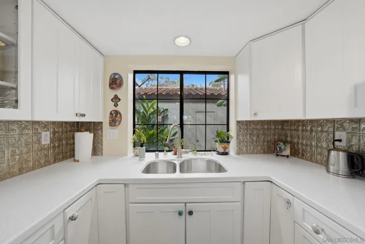 957 Firtree Pl., Carlsbad, California 92011