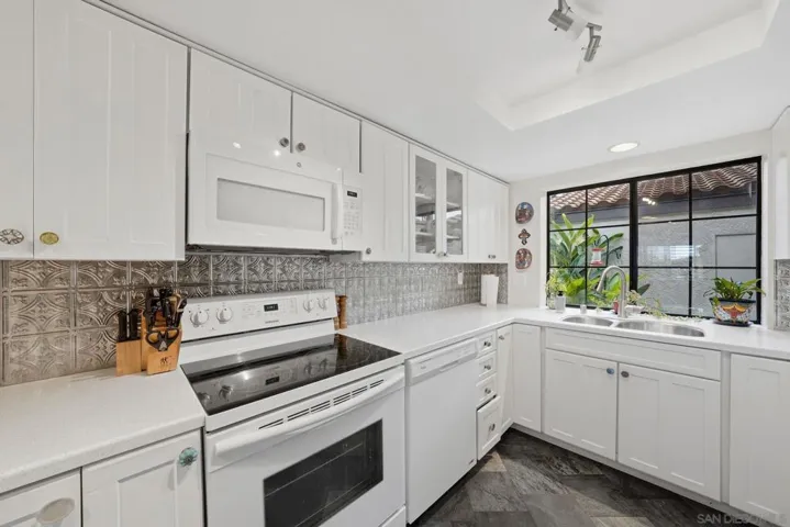 957 Firtree Pl., Carlsbad, California 92011