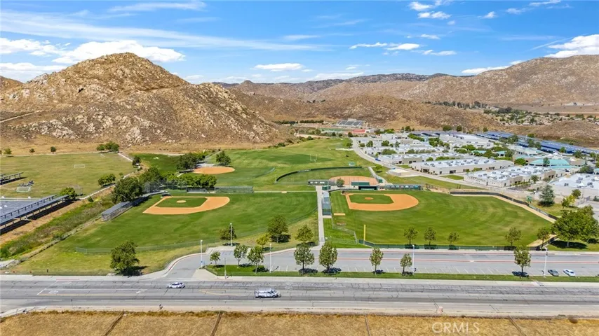 Schools and park close by