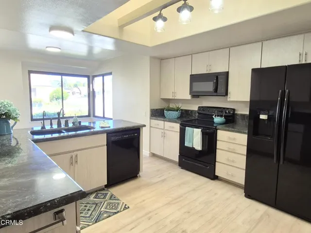 42224 Village 42 Camarillo WeSellLeisure