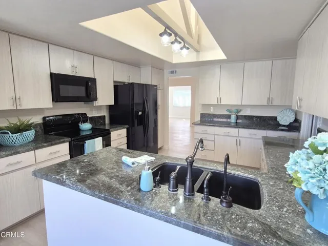 42224 Village 42 Camarillo WeSellLeisure