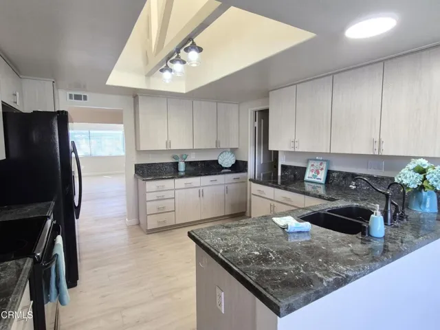42224 Village 42 Camarillo WeSellLeisure