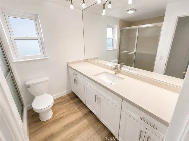 Upstairs Hall Bath