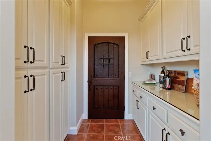 ...butler's pantry...