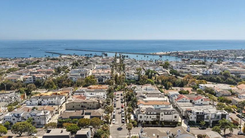 419 Goldenrod Avenue, Corona Del Mar, California 92625