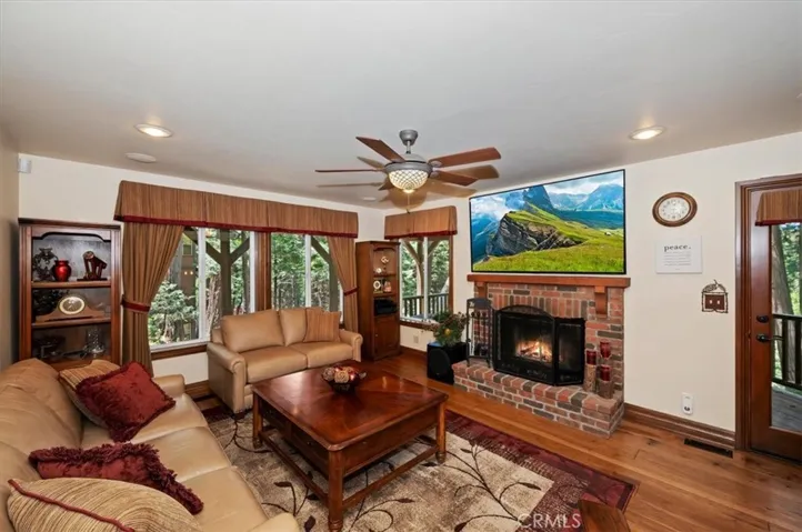 400 Merrimack Drive, Lake Arrowhead, California 92352
