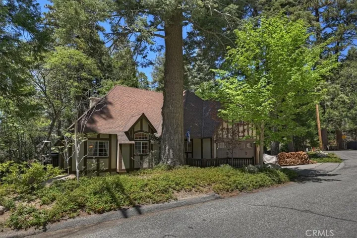 400 Merrimack Drive, Lake Arrowhead, California 92352