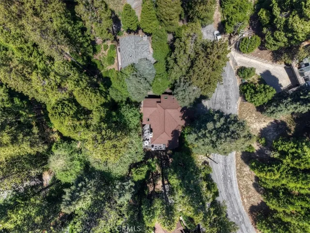 400 Merrimack Drive, Lake Arrowhead, California 92352