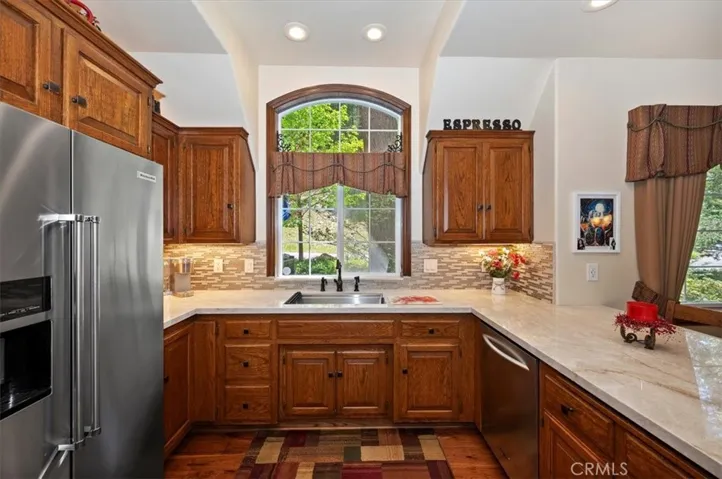 400 Merrimack Drive, Lake Arrowhead, California 92352