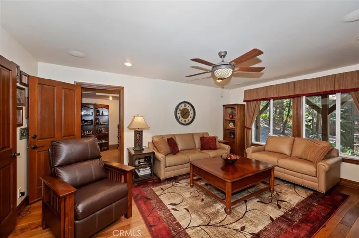 400 Merrimack Drive, Lake Arrowhead, California 92352