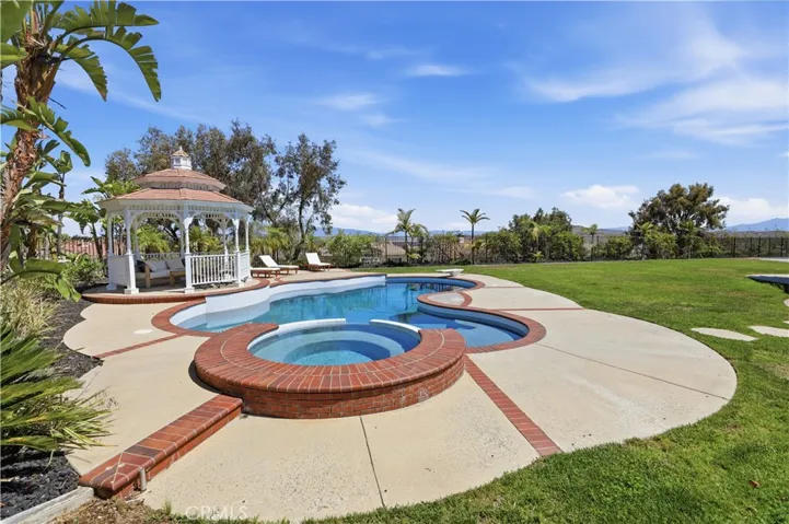 4241 Stonebriar, Corona, California 92883