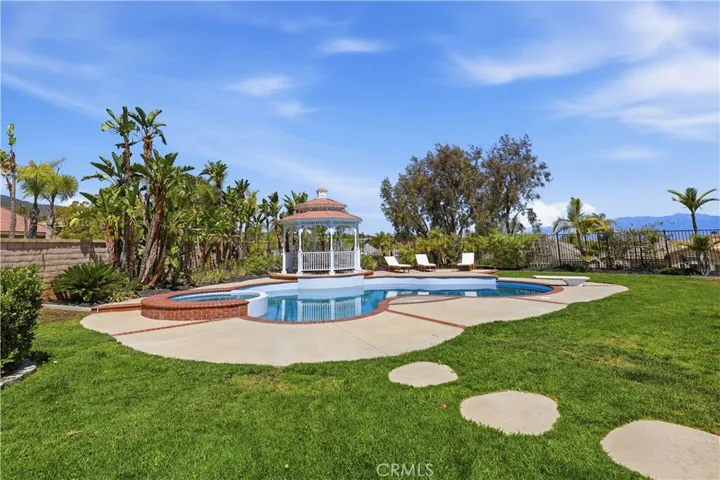 4241 Stonebriar, Corona, California 92883