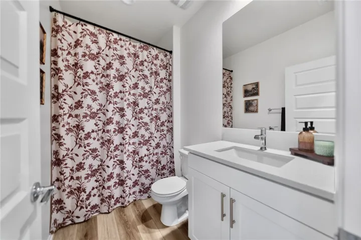 Full bathroom on the first floor
