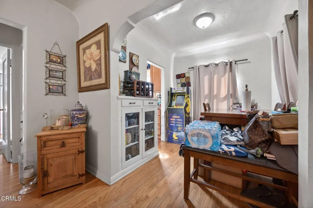 11-web-or-mls-Upmarketmedia_2102Cha-025