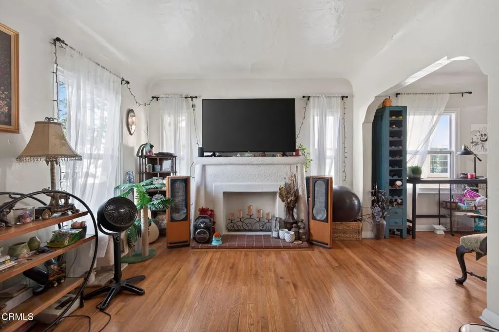 20-web-or-mls-Upmarketmedia_2102Cha-058