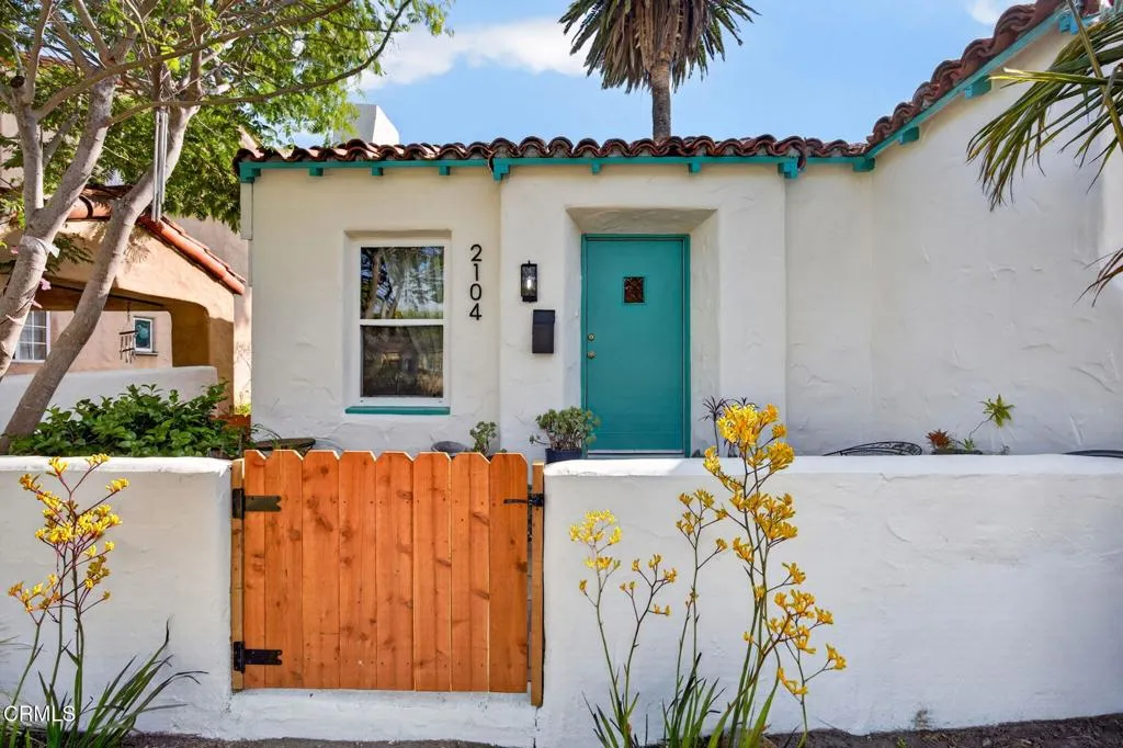 4-web-or-mls-Upmarketmedia_2102Cha-049